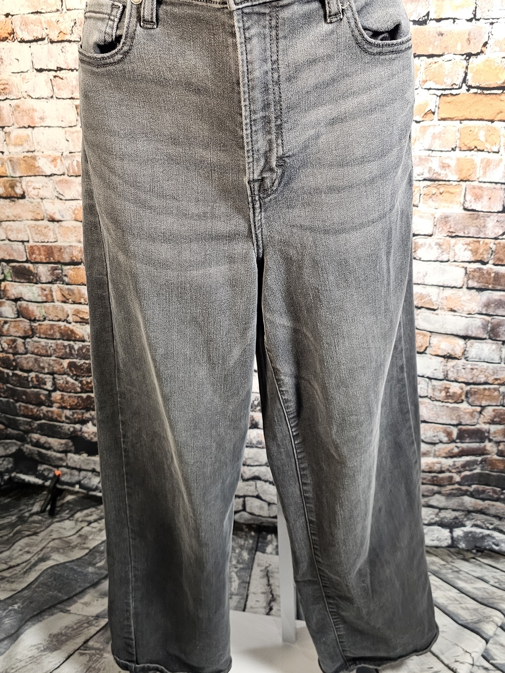 HIDDEN Los Angeles Wide Leg Jeans Gray Wash Size 26 High Rise Denim